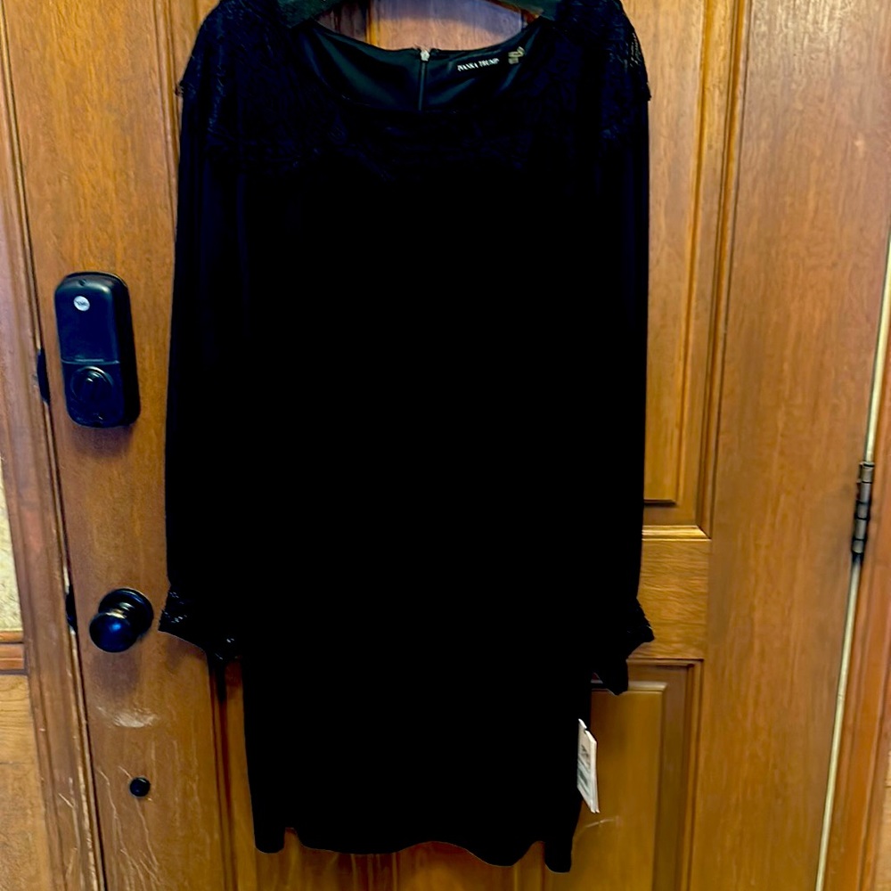 Ivanka Trump Beautiful black dress.